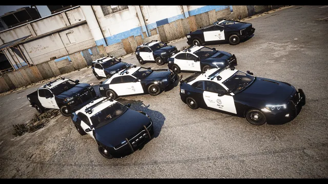 8 Lore-Friendly Police Cars for FiveM with Full Tuning